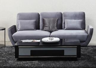 深灰色沙發搭配沙發墊的配色方案——聚焦酒店家具